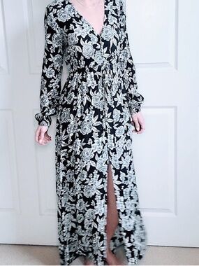 Billabong Black and White Floral Long-Sleeve Wrap Dress